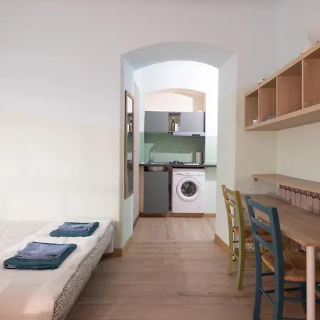 Comfort Center Location Daily Flower Food&fruit Market Near Ferries And Portovenere Bus Flexible Space With Adjacent Unit