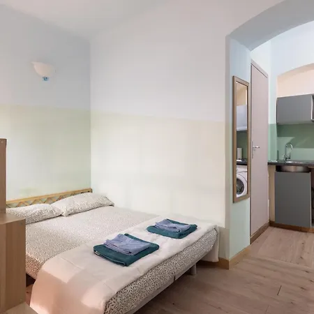 Comfort Center Location Daily Flower Food&fruit Market Near Ferries And Portovenere Bus Flexible Space With Adjacent Unit